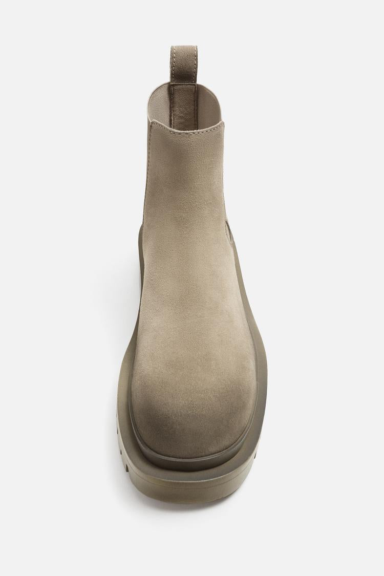 BOTAS CHELSEA DE CUERO CON SUELAS VOLUMINOSAS