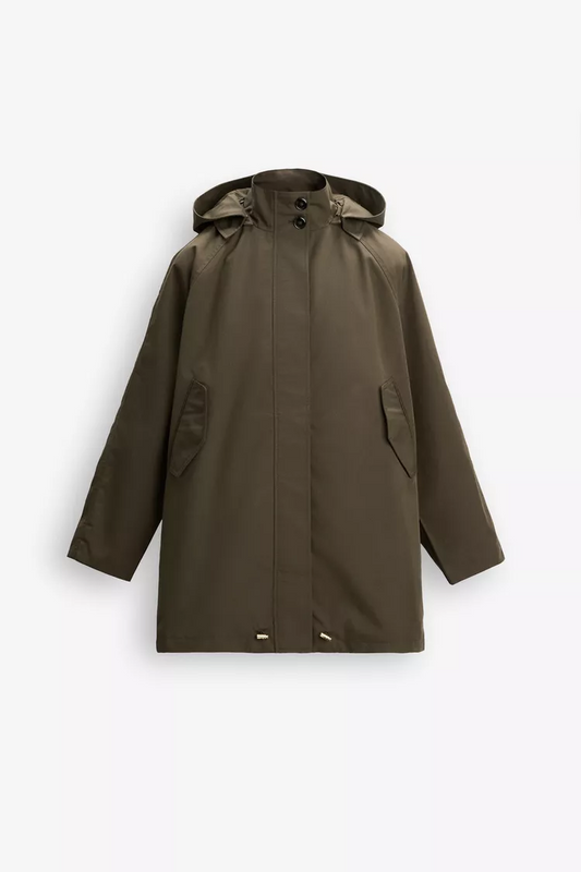 TRENCH CON CAPUCHA IMPERMEABLE